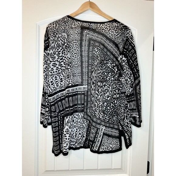 Chicos Lightweight Sweater Cardigan Sz 3 Black And White Animal Print - Picture 3 of 8